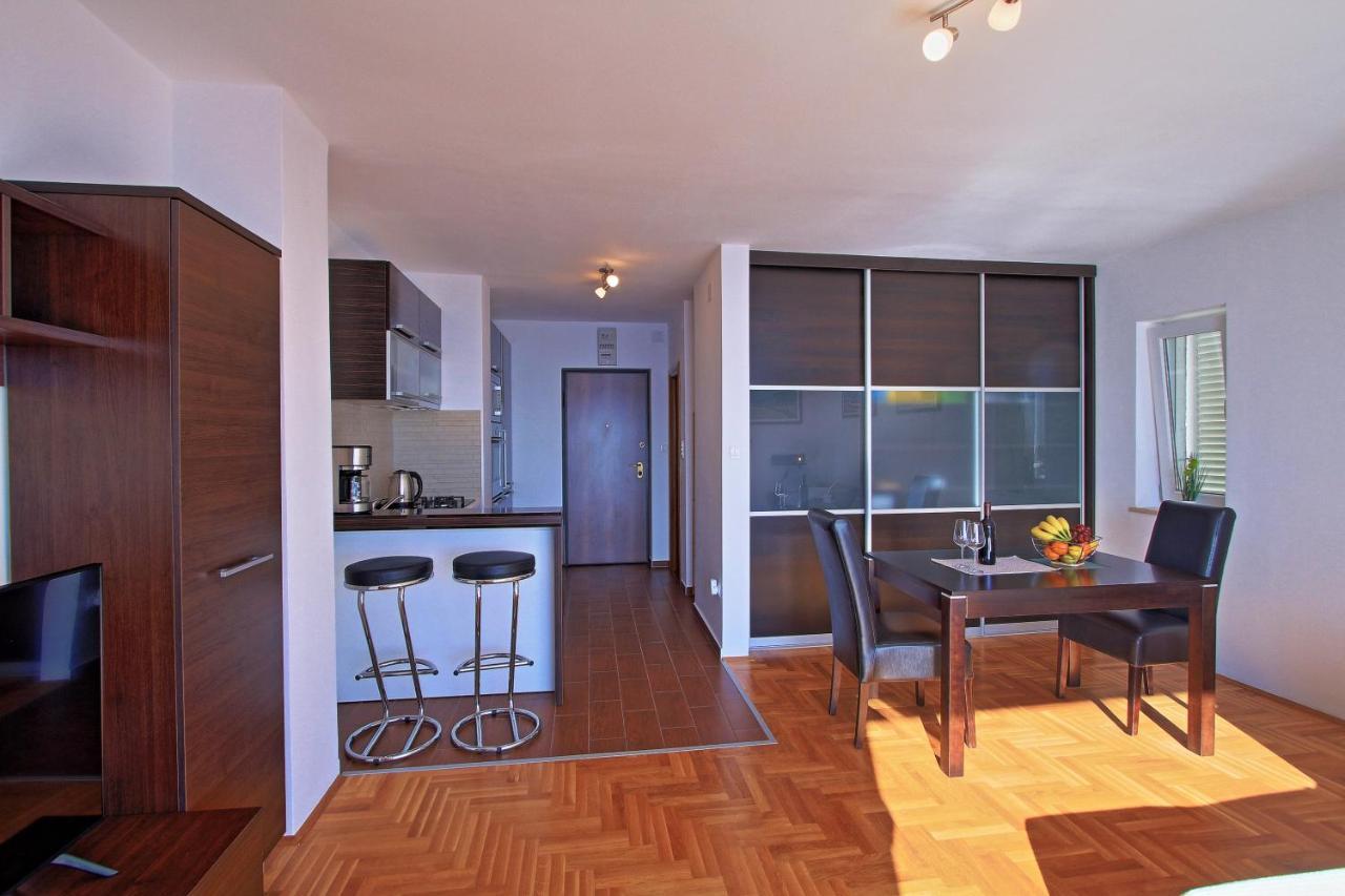 Studio Apartman Luka เซนญ์ ภายนอก รูปภาพ