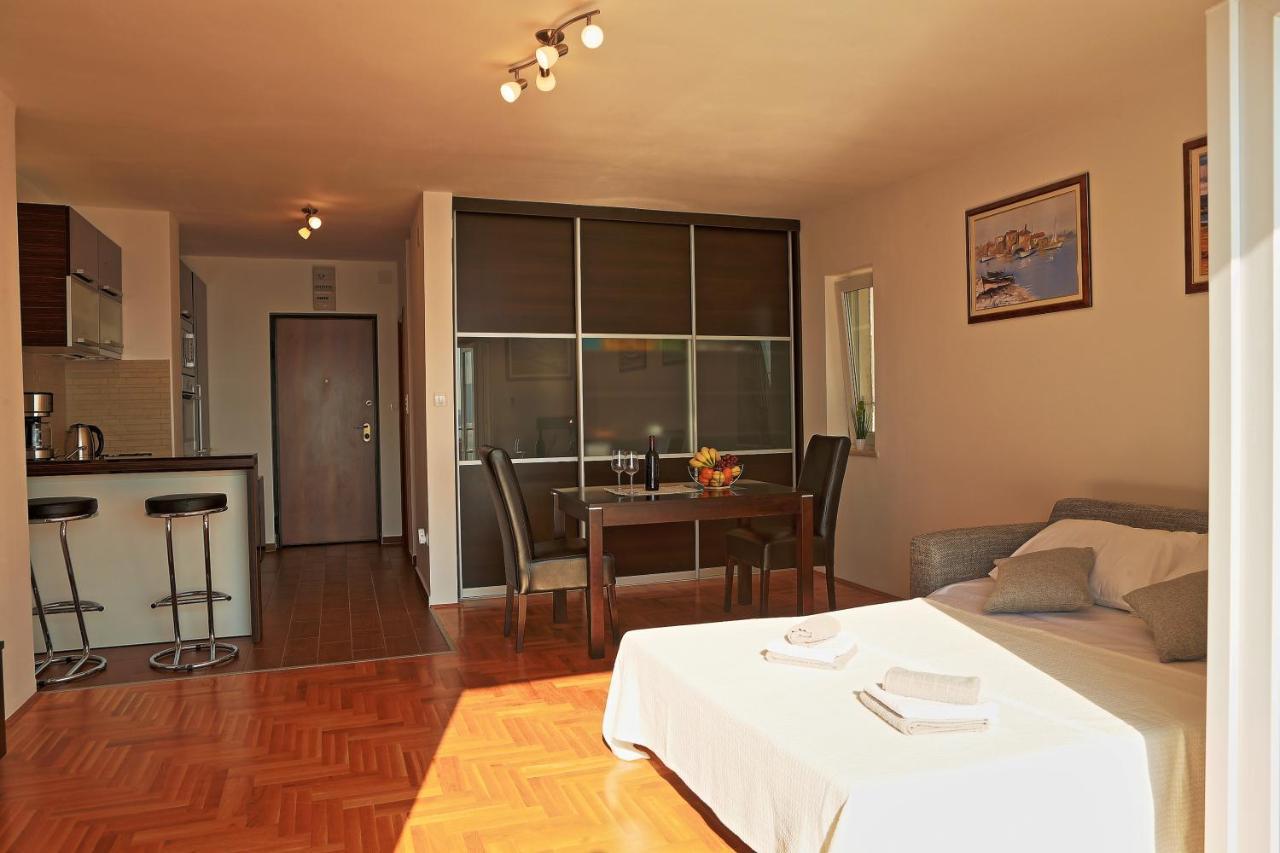 Studio Apartman Luka เซนญ์ ภายนอก รูปภาพ